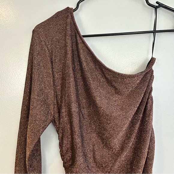 NWT Bishop & Young Rose Gold Metallic One Sleeve Bodycon Dress Size M - Picture 3 of 10